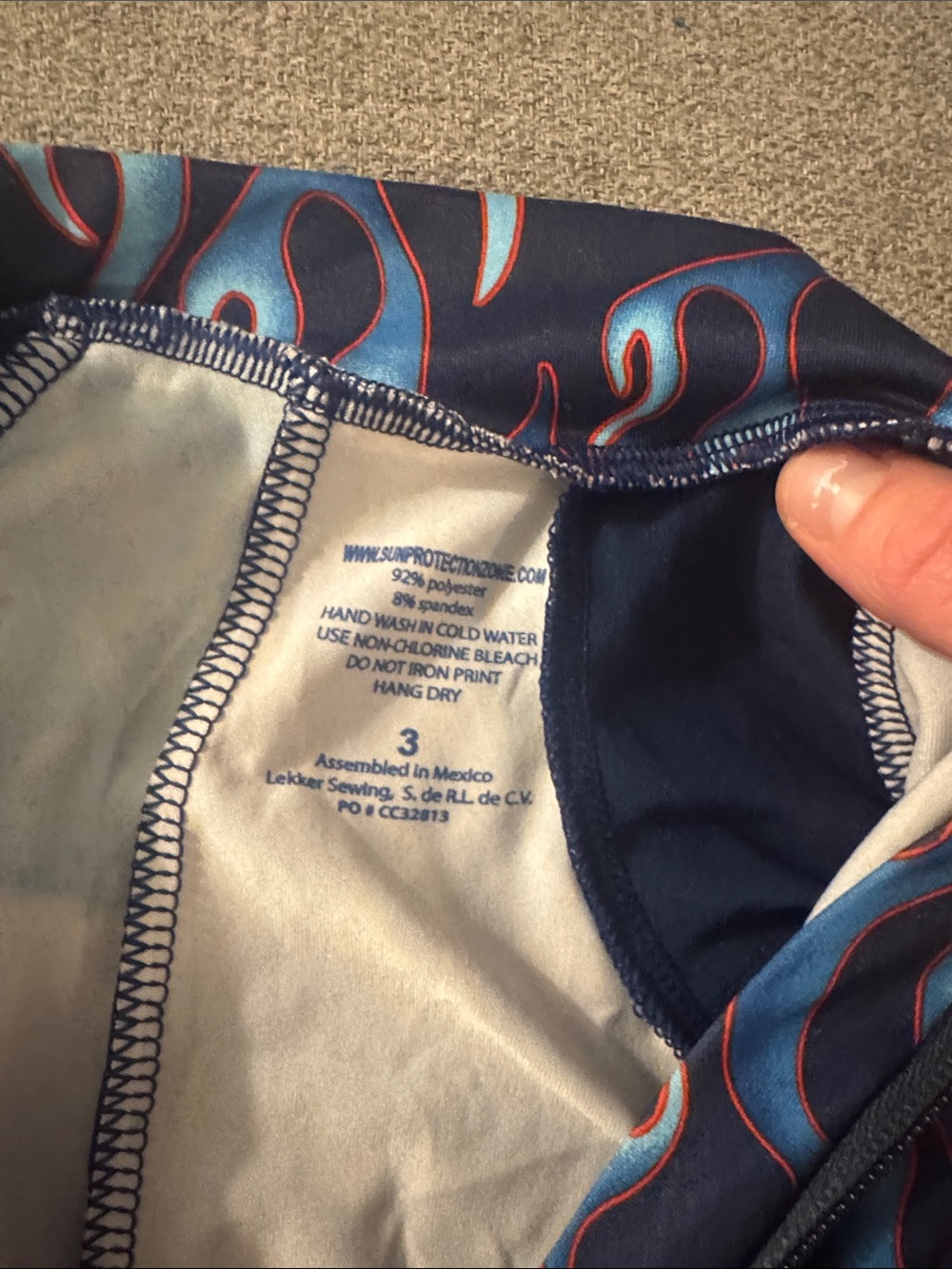 5/$15- Boy’s Rashguard size 3 - Picture 2 of 2